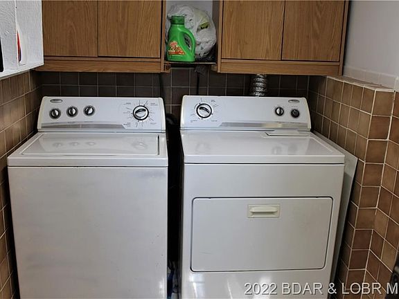 3rd image of 173 Fallen Oak Cir