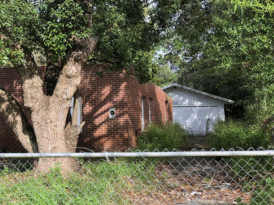 2nd image of 5821 Hollyhock Rd