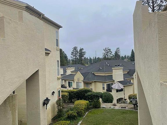 3rd image of 2011 Lakeridge Cir Unit 304