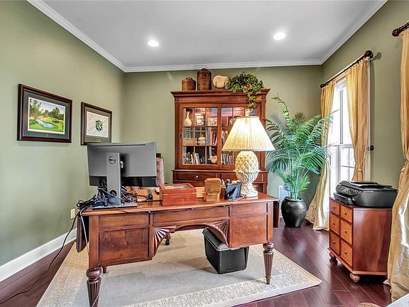 5th image of 21 Westgate Dr