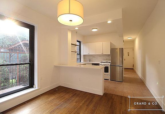 2nd image of 14 Maujer St APT 3