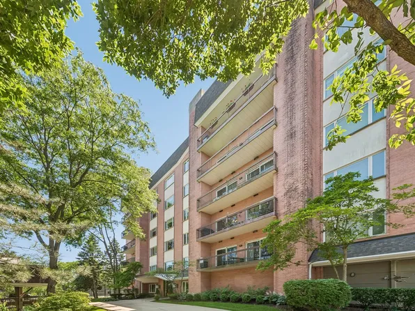 209 Rivershire Ln APT 504, Lincolnshire, IL 60069