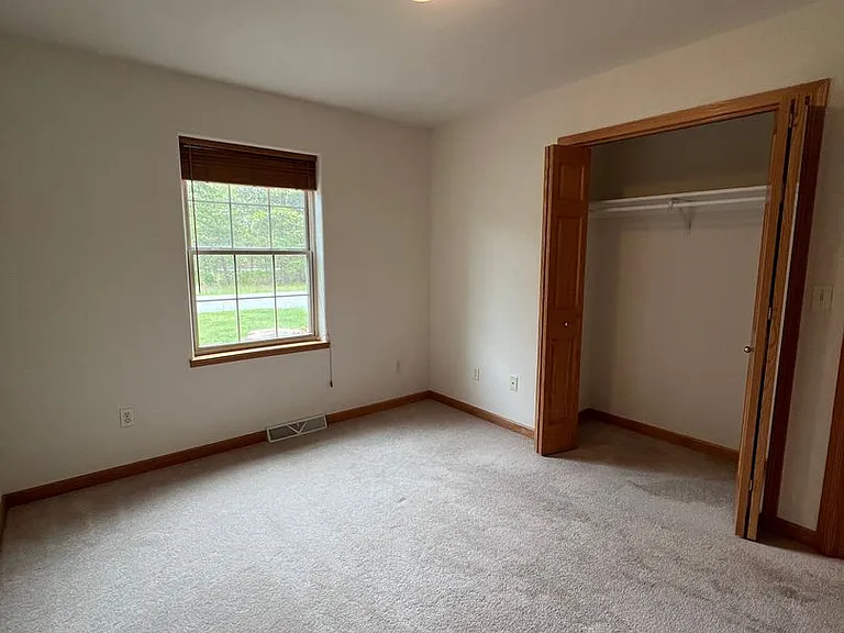 137 E Charles St — Photo 19