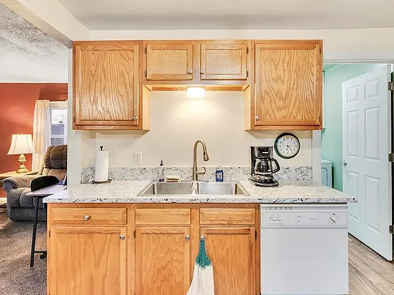 341 41st St SW — Photo 8