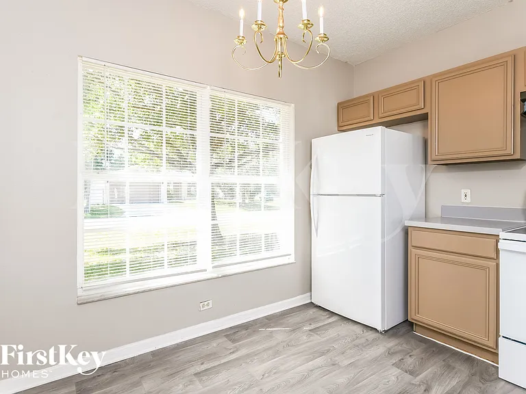 702 Cotulla Dr — Photo 6
