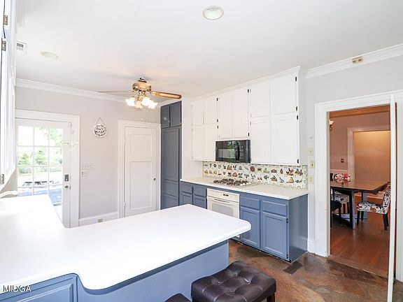 5th image of 3638 Vineville Ave
