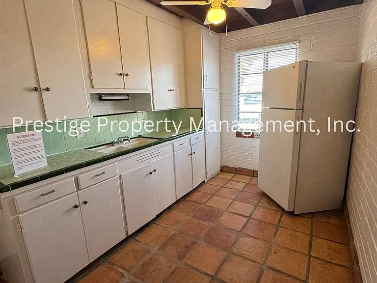 2201 E Grant Rd #19 — Photo 2