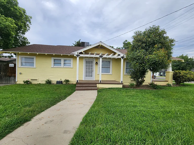 401 N Cherry St — Photo 4