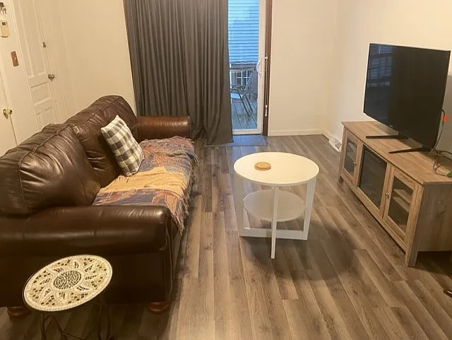 1 bed, 950 sqft, $2,500 — Photo 2