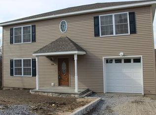 718 Kossuth Pl, Peekskill, NY 10566