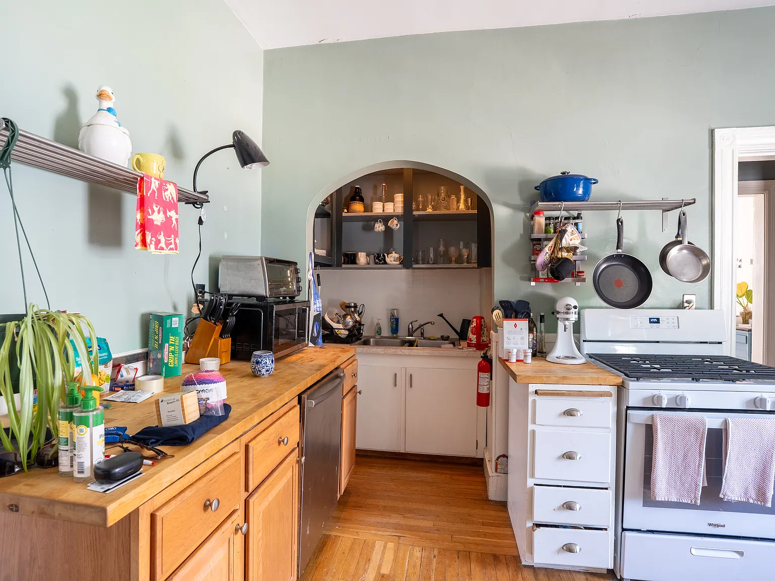 1 bed, 850 sqft, $2,000 — Photo 3