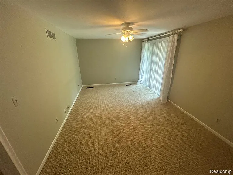 24915 Lakeland St — Photo 22