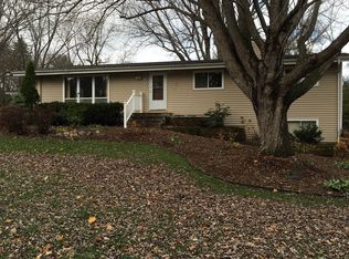 7000 Shawnee Ln, Chanhassen, MN 55317