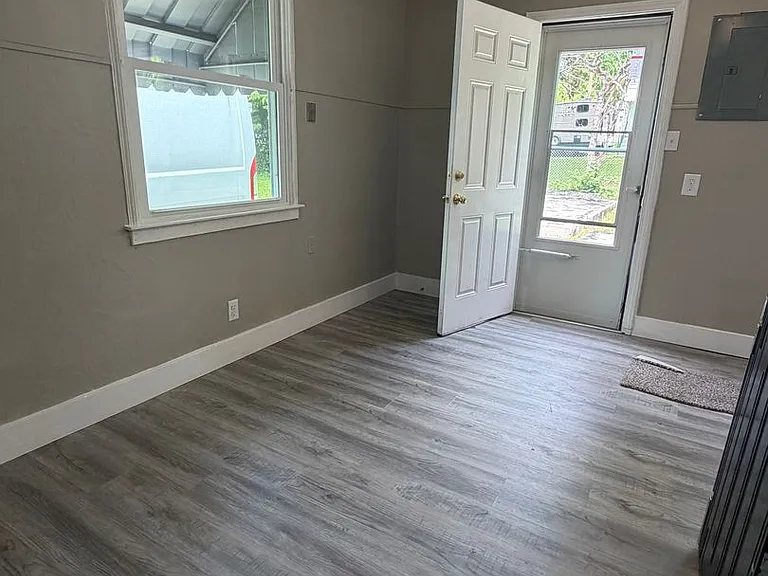 4439 Eichelberger Ave — Photo 6