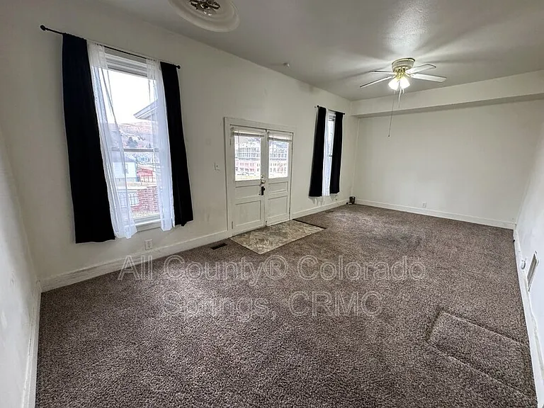 219 N 1st St — Photo 2