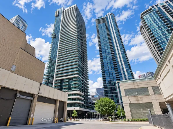 33 Bay St #1502, Toronto, ON M5J 2Z3