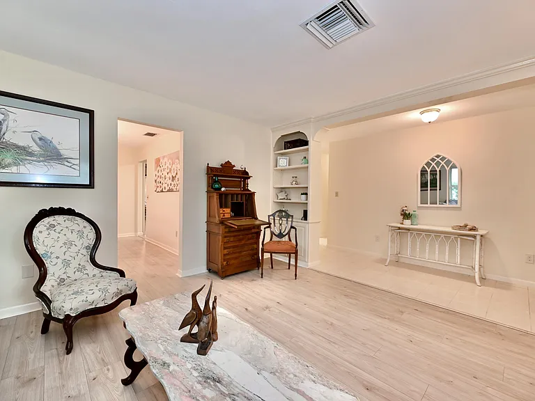 129 Alhambra Pl — Photo 9