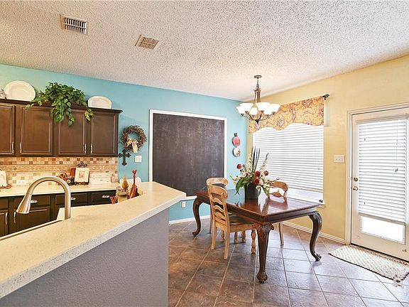 5th image of 1510 Shadow Crest Dr