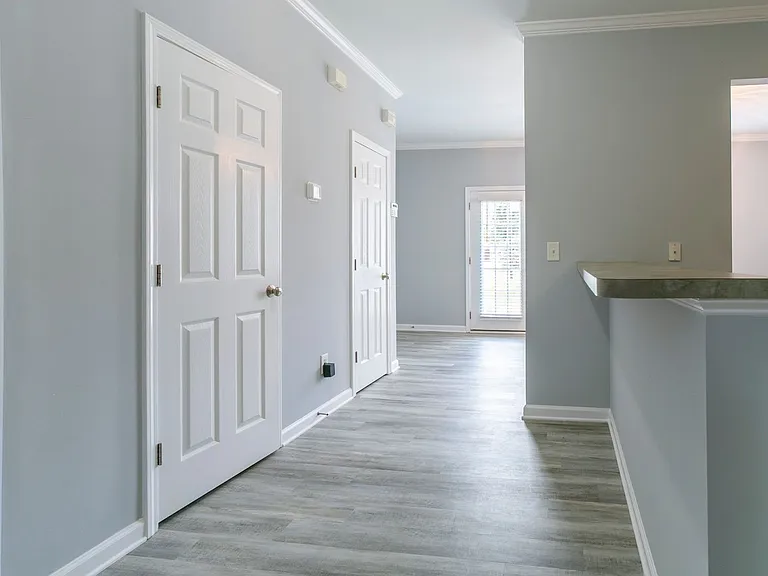 301 Danbury Ct — Photo 3