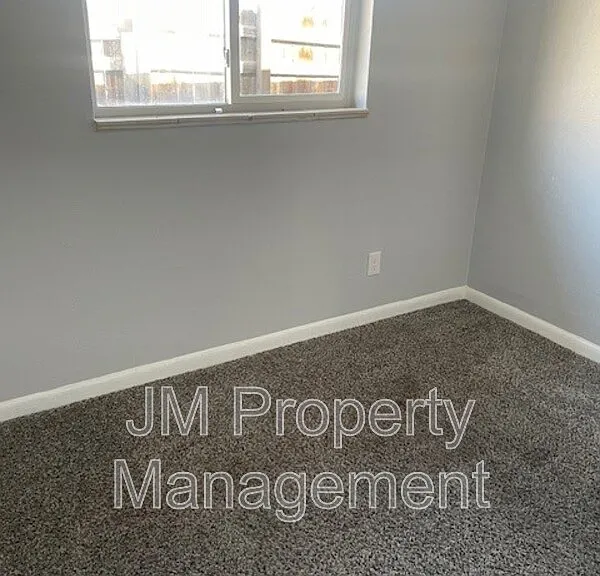 3138 W Dakota Ave — Photo 6