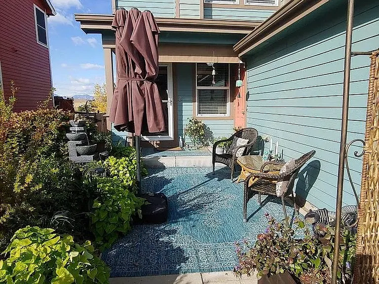 392 Montgomery Dr — Photo 2