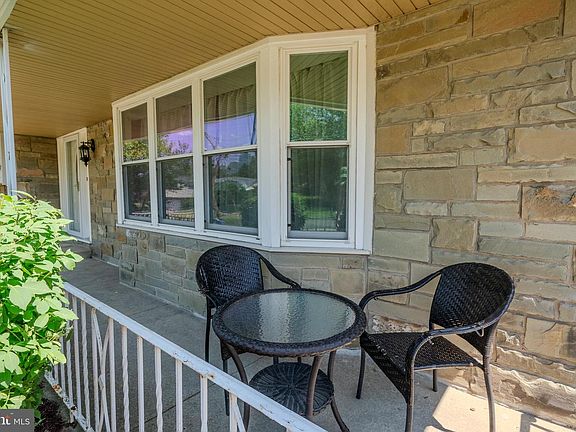 4th image of 420 Jamaica Dr