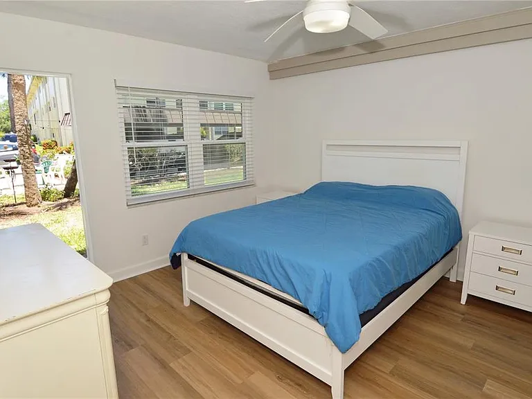 4700 Cove Cir #107 — Photo 32