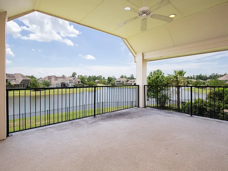 162 W Hullwood Ct — Photo 35