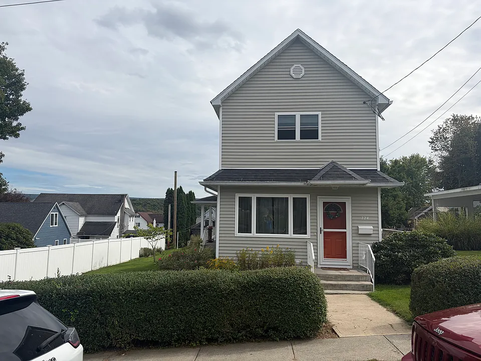 724 Laurel St