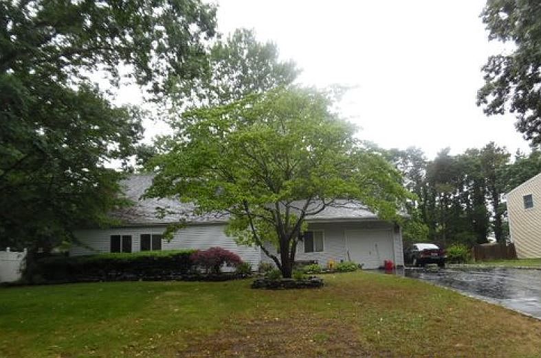 1st image of 14 Silver Pine Dr