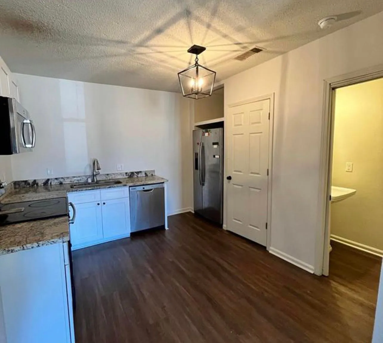 1403 Scott St — Photo 4