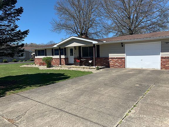 4th image of 10724 Center Ave