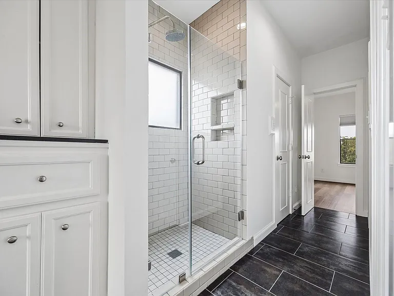 2510 Genesee St — Photo 25