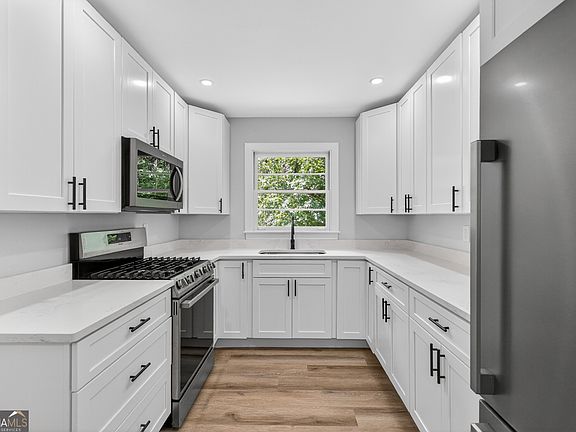 4th image of 2712 Loghaven Dr NW