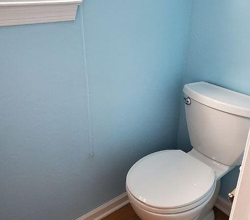 Powder room 1/2 bath