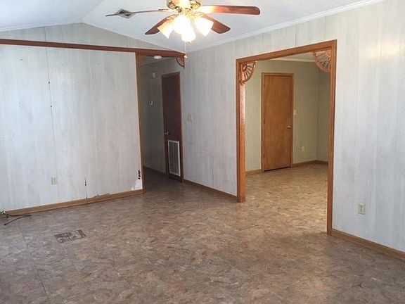 5th image of 423 Fieldcrest Dr