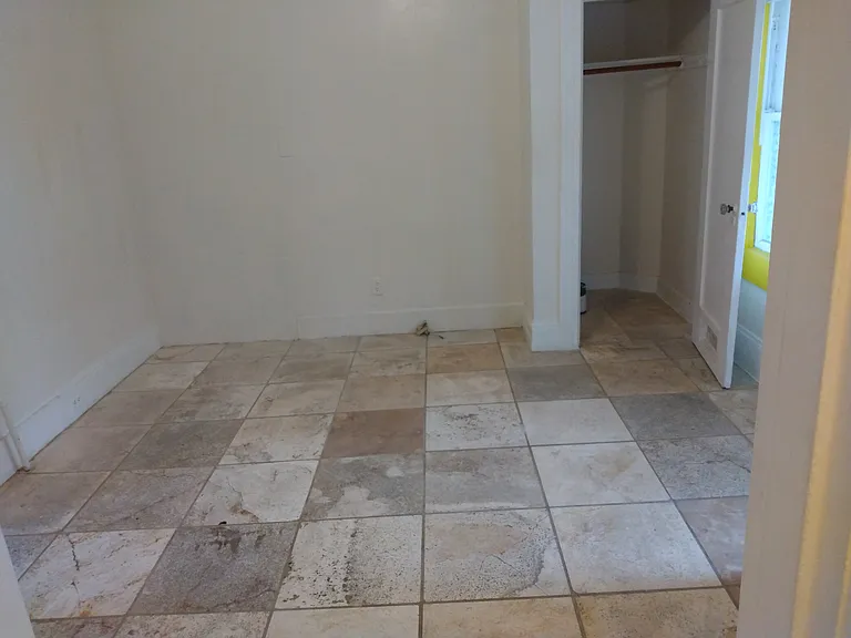 2200 E 32nd St — Photo 5