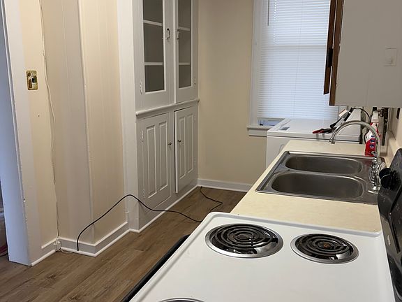 4th image of 845 Halfmoon St #2