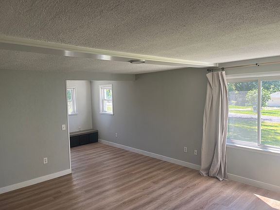 2nd image of 1726 W Blackberry Ln
