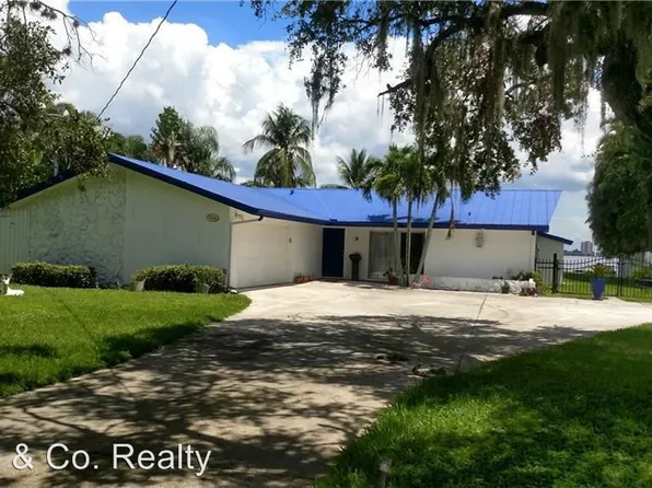 746 Overriver Dr, North Fort Myers, FL 33903