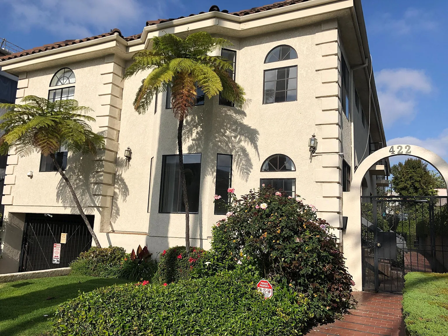 3 bed, 2.5 bath, 1400 sqft, $4,845 — Photo 1
