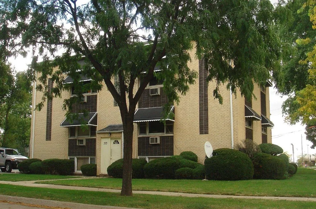 2 bed, 875 sqft, $1,575 — Photo 1