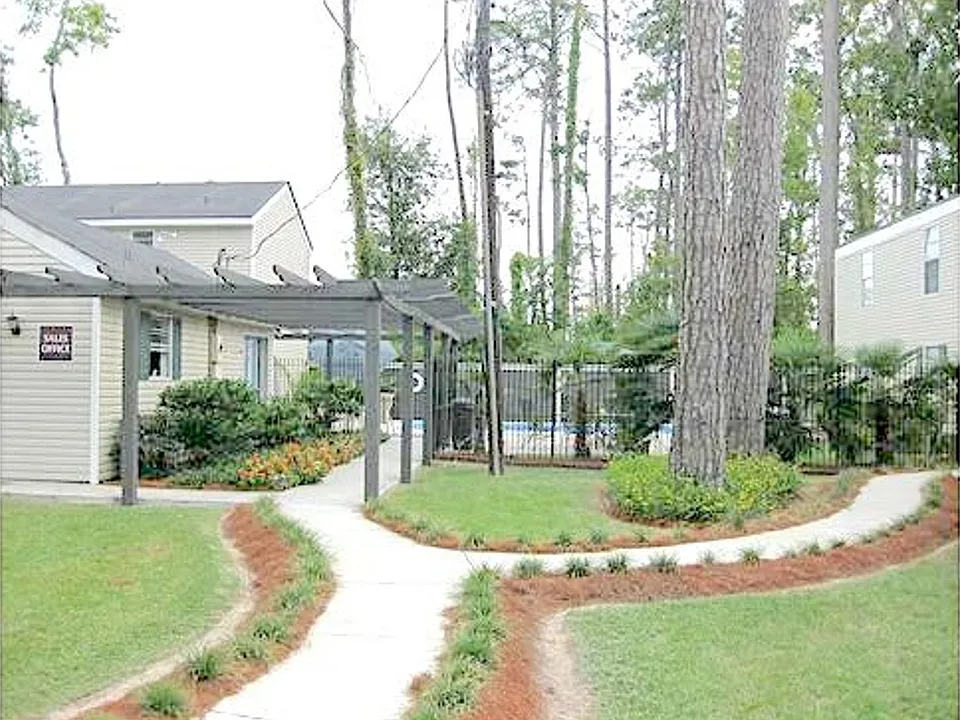 Woodland Trace Apartments