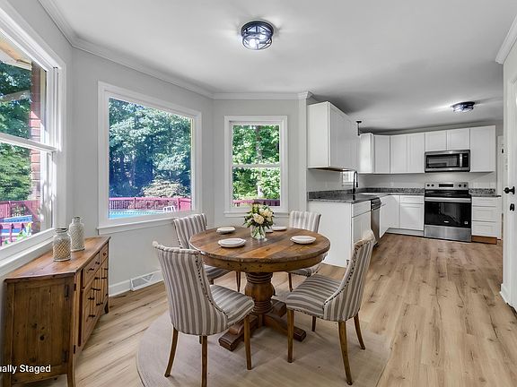4th image of 1112 Willow Branch Dr