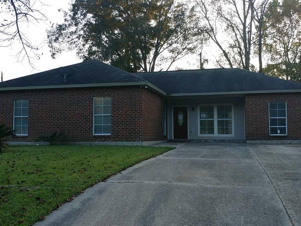 1st image of 2406 Boxwood Dr