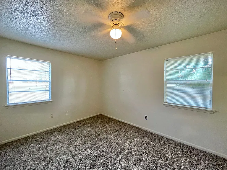 1404 Cross St — Photo 16