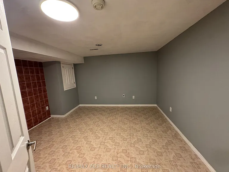 392 East Ave #BASEMENT — Photo 3