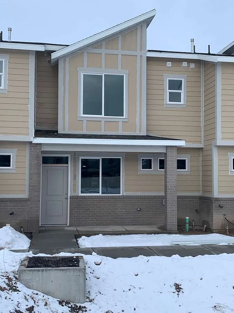 3 bed, 2.5 bath, 1587 sqft, $1,725 — Photo 1