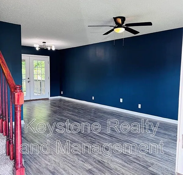 474 Bamburg Dr — Photo 2