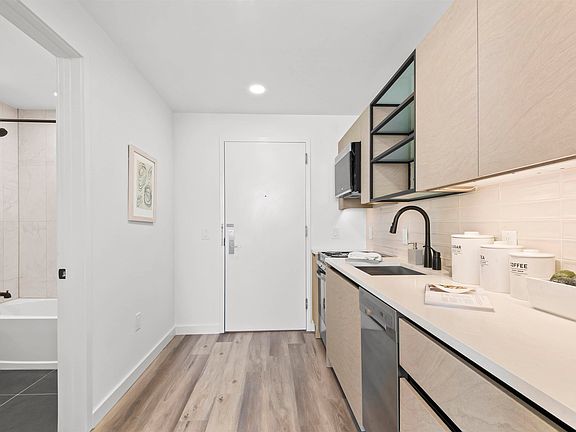 4th image of 55 Jordan Ave #604